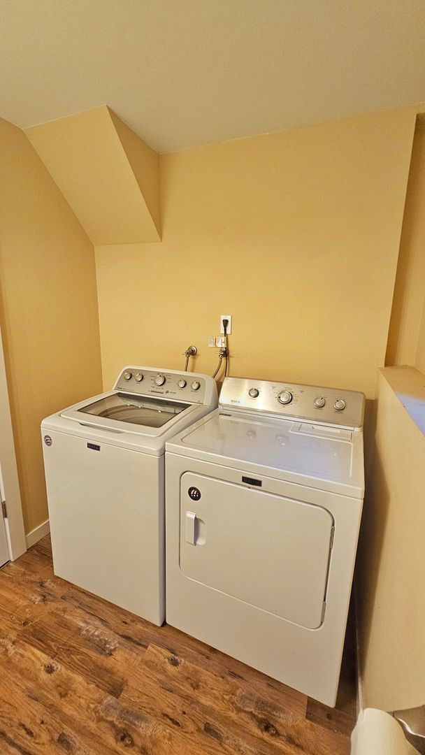 Building Photo - Beautiful 3 Bed 2.5 Bath Tri-level in Beautiful Covington.