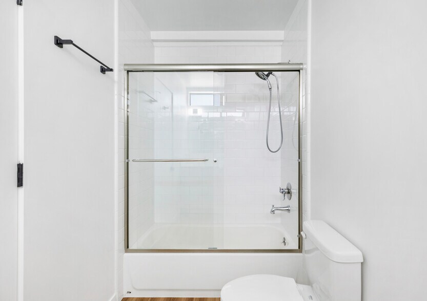 Building Photo - 10839 Kling St