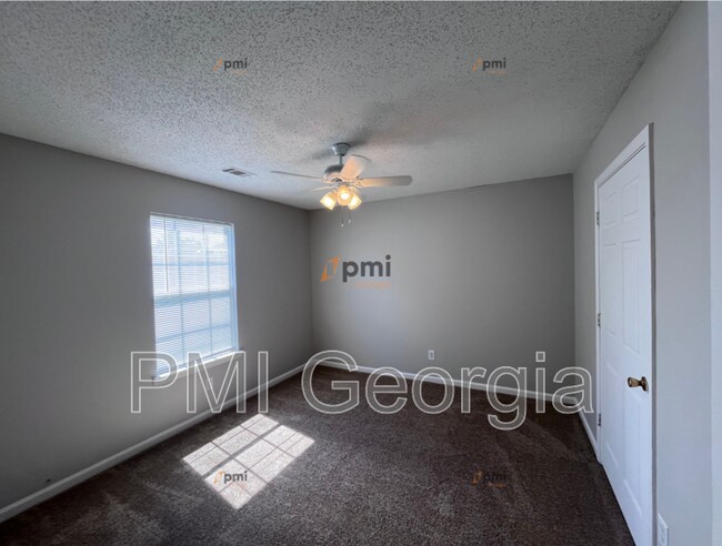 Building Photo - 6256 Serena Cv