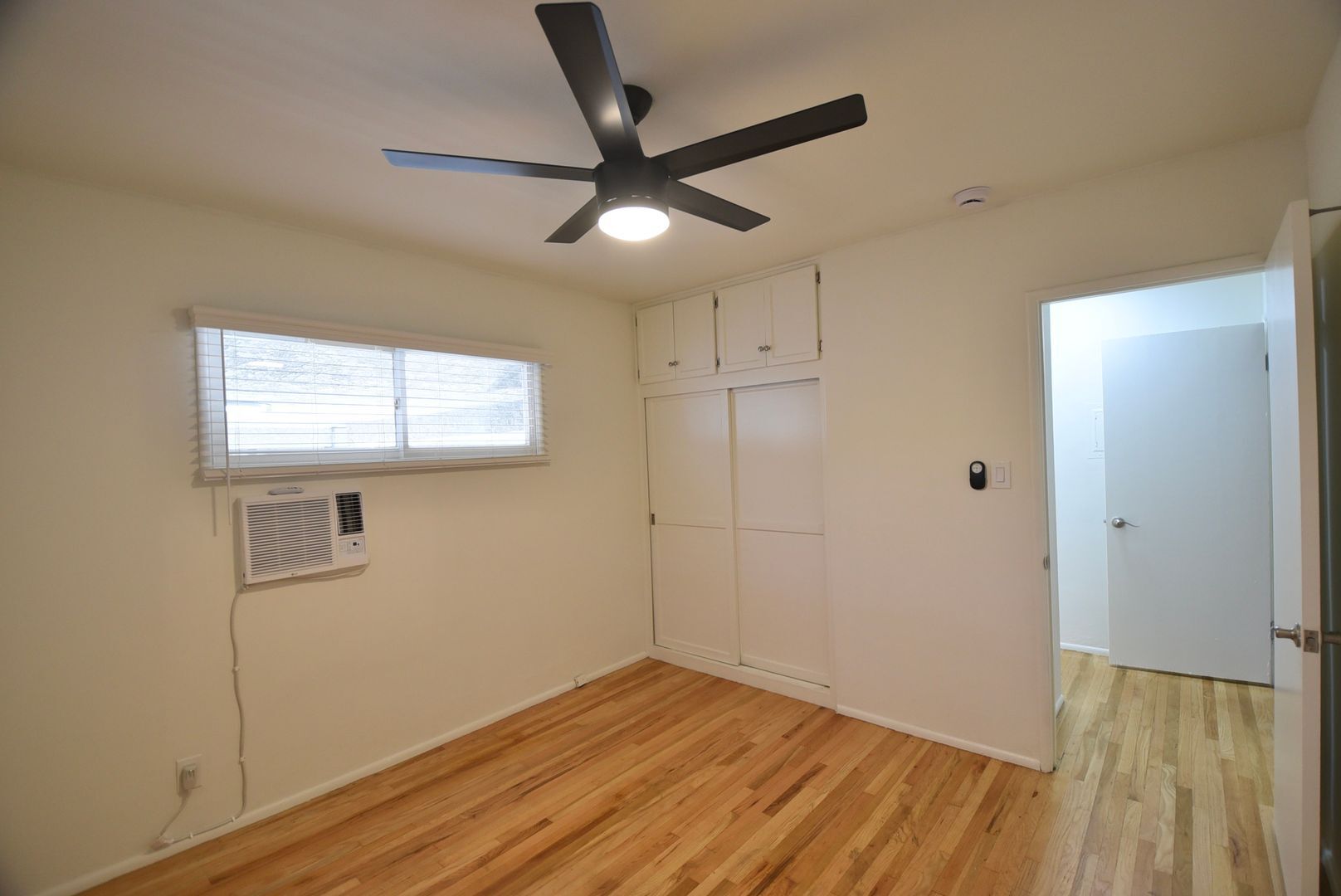 Building Photo - 1212 N Hollywood Way