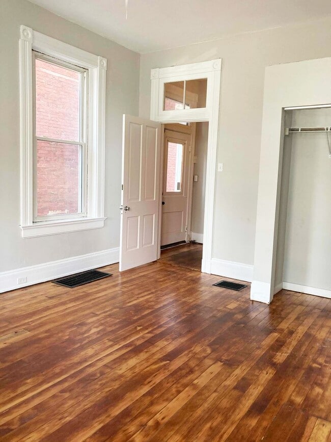 Building Photo - 3221 Bishop St