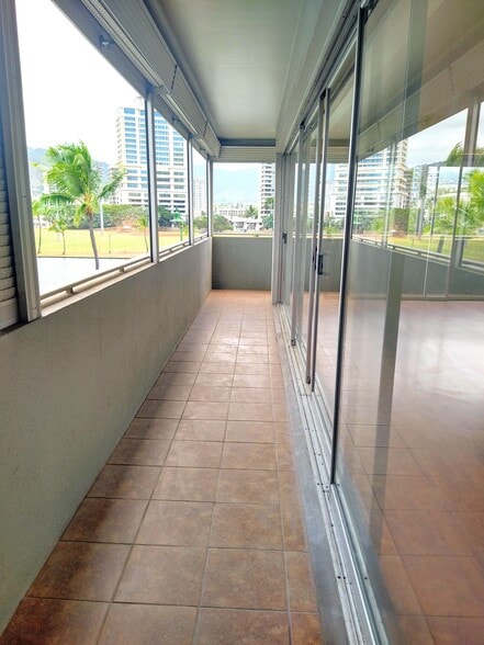 Building Photo - 2015 Ala Wai Blvd