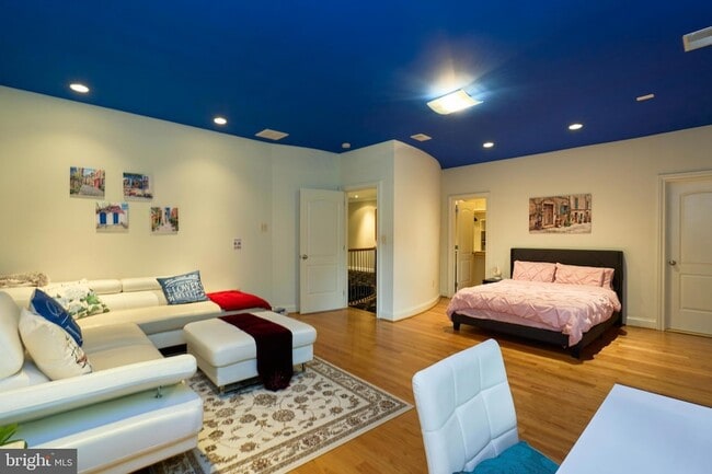 Building Photo - 7841 Montvale Way
