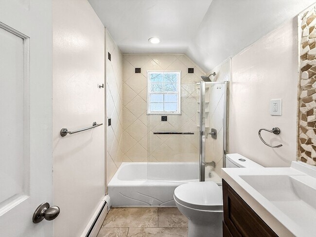 Building Photo - 6 Venice St