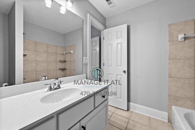 Building Photo - 5 Bedroom House in gated community in Dulu...