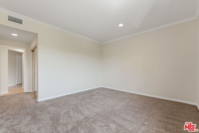 Building Photo - 1315 S Roxbury Dr