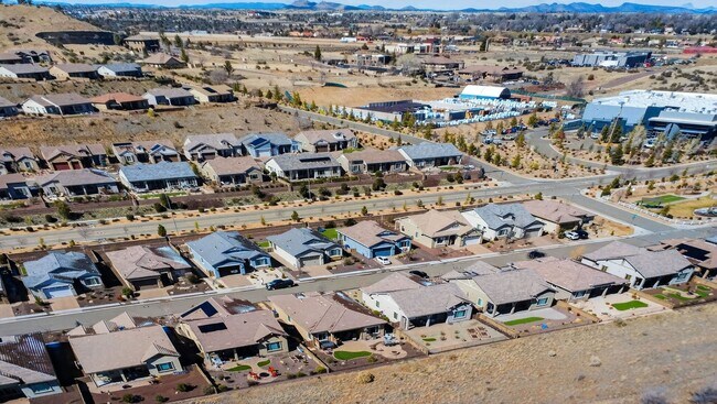 Building Photo - Walden Farms home with a great relaxing backyard!