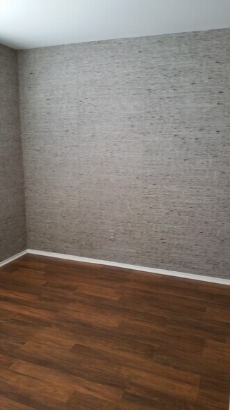 Building Photo - 24291 Evergreen Rd