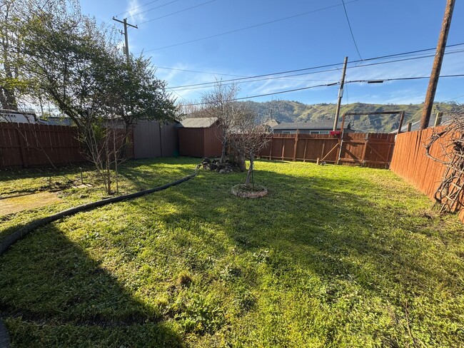 Building Photo - Charming 4 bedroom home