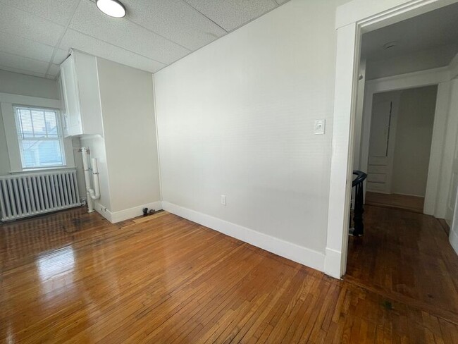 Building Photo - 408 Central St