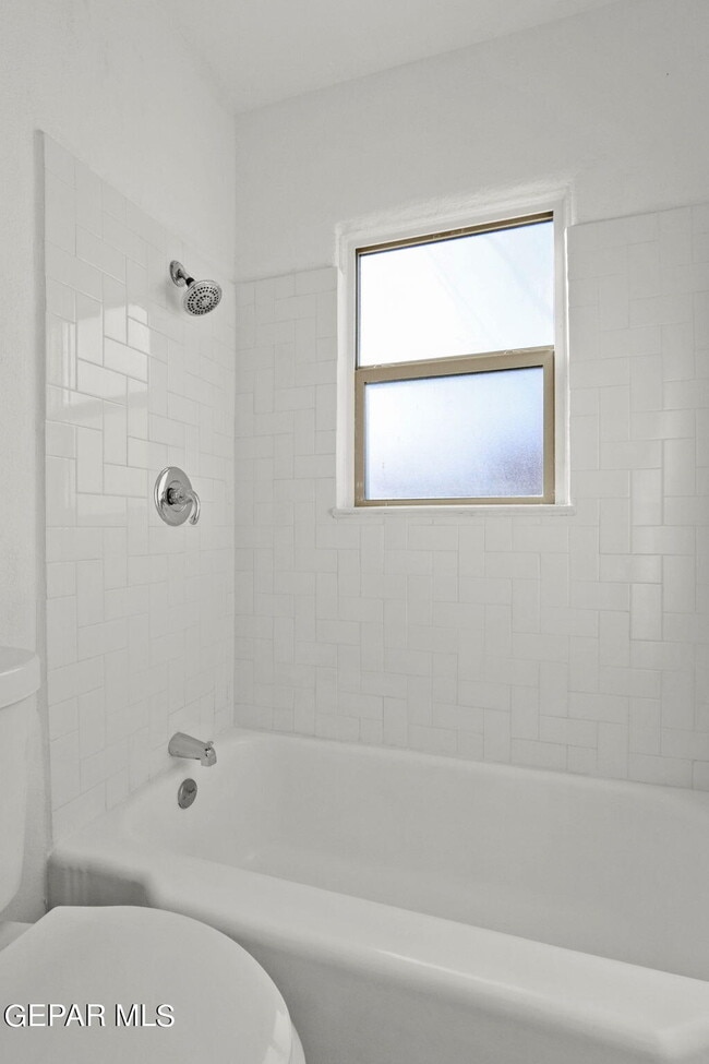 Building Photo - 2105 Happer St