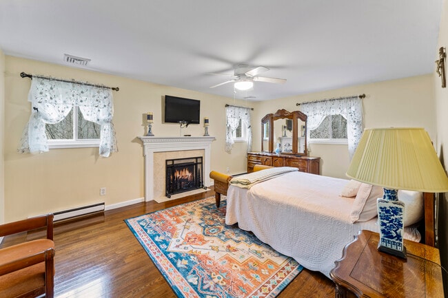 Building Photo - 8 Glenview Dr