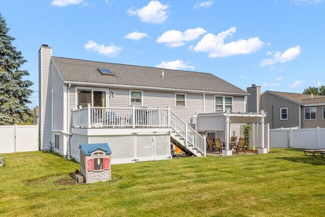 Building Photo - 94 Pullman St