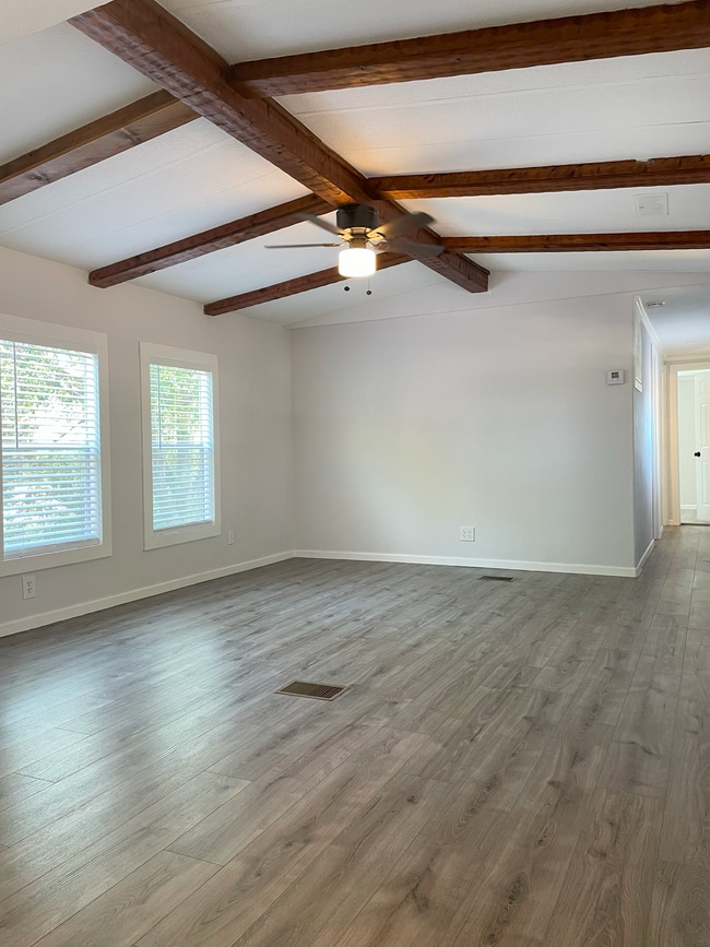 Building Photo - 8920 Hill Top Dr