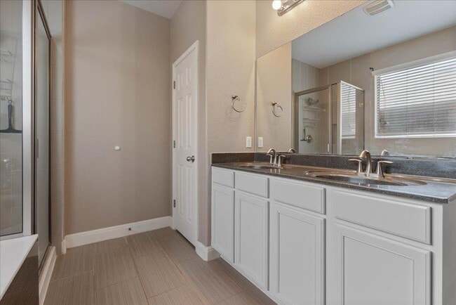 Building Photo - 642 Irvin Dr