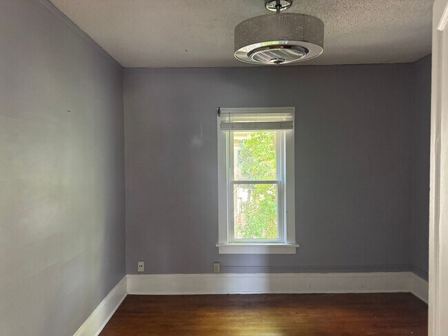 Building Photo - 3071-3071 S Wentworth Ave