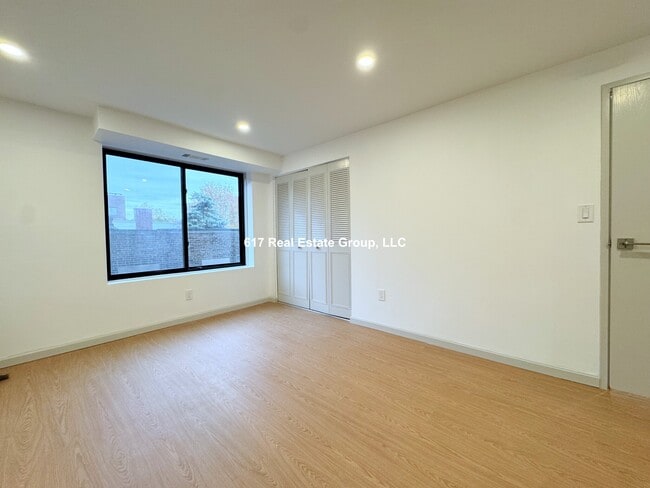 Building Photo - 1243 Beacon St