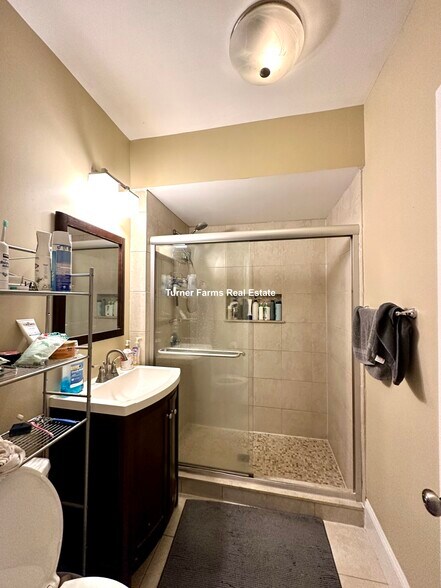 Building Photo - 44 Hillside St