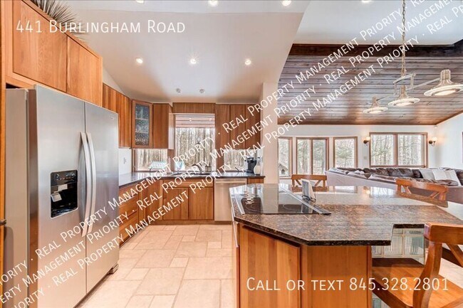 Building Photo - 441 Burlingham Rd