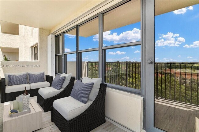 Building Photo - 3200 Port Royale Dr N