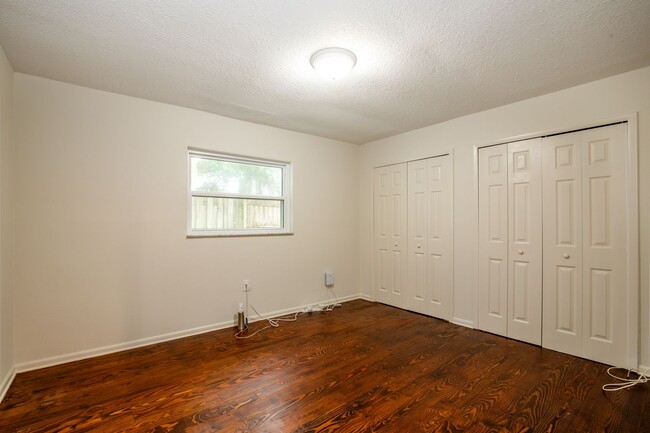 Building Photo - BEAUTIFUL 3 BEDROOMS SINGLE FAMILY HOME LO...