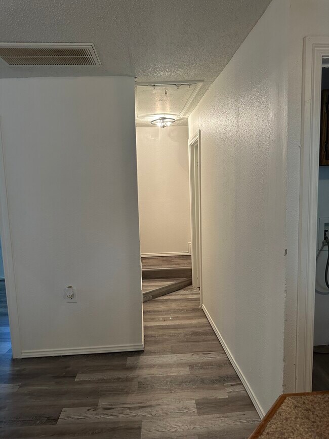 Building Photo - 1608 E Jasper St