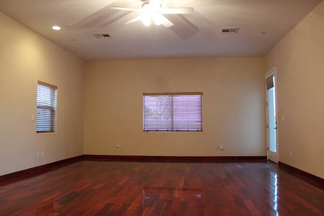 Building Photo - 5584 Hawley Ct