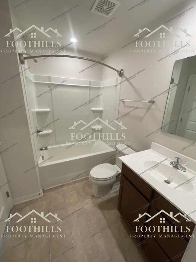 Building Photo - 103 Nicklaus Dr