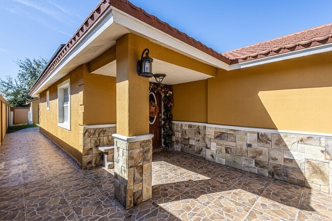 Building Photo - 9618 Mallard Loop