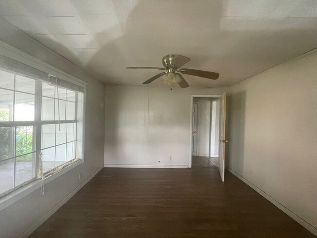 Building Photo - Beautiful 3 bed 1 bath!