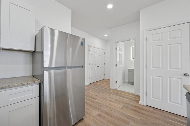 Building Photo - 4512-16 Lancaster Ave