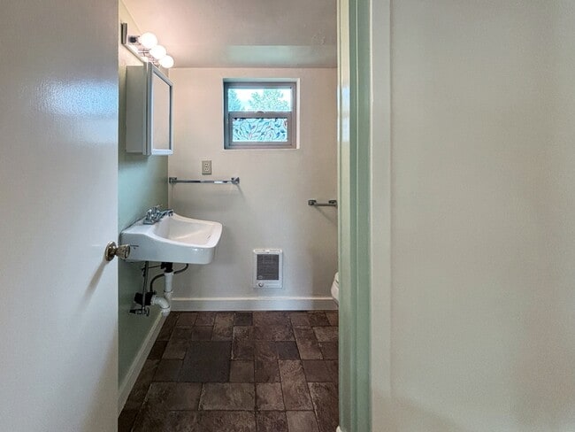 Building Photo - 2490 1/2 Emerald Street