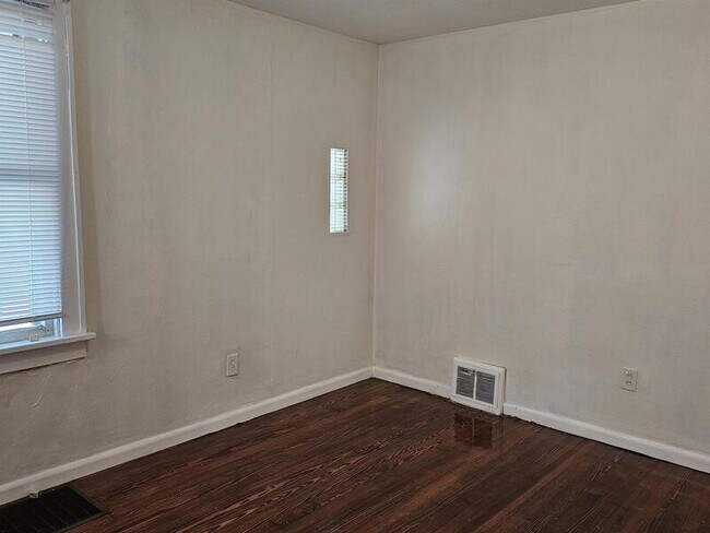 Building Photo - 25 N Marguerite Ave