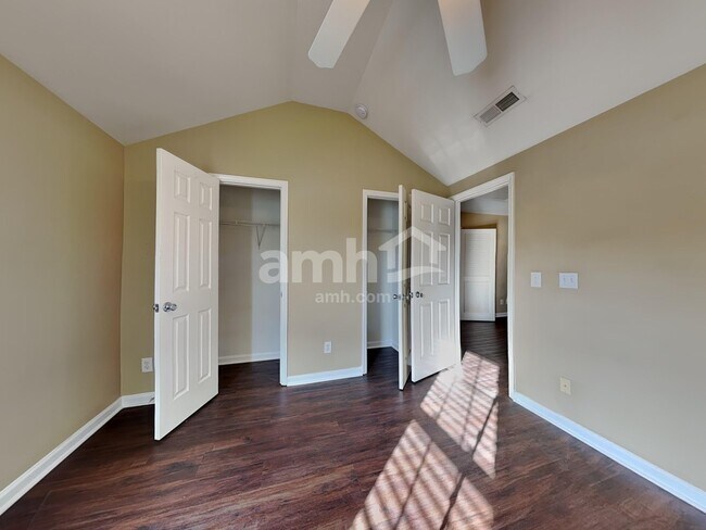 Building Photo - 836 Willow Bay Dr