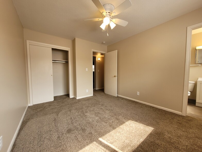 Primary Photo - Clover Hills