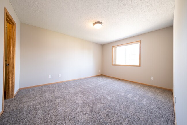 Building Photo - 6642 Pine Crest Trail S