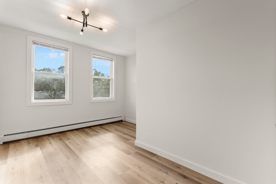 Building Photo - 431-431 N Main St