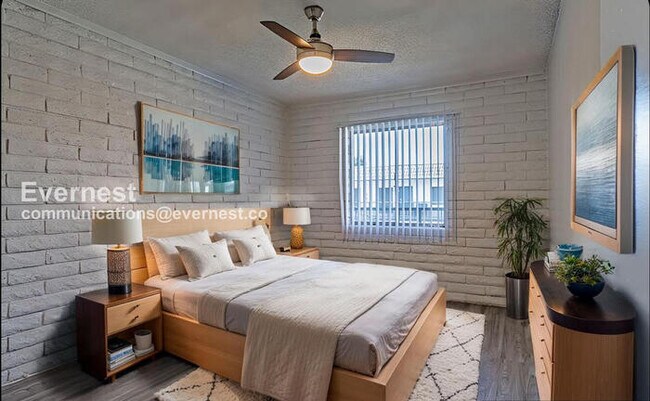 Building Photo - 1014 S Farmer Ave