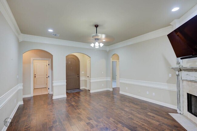 Building Photo - 830 Entrada