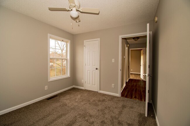 Building Photo - 3 Bedroom Pet Friendly Home For Rent In St...