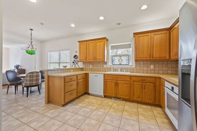 Building Photo - Spacious 3-Bedroom, 2.5 Bathroom Home in Woods Creek - Prime Bentonville Location