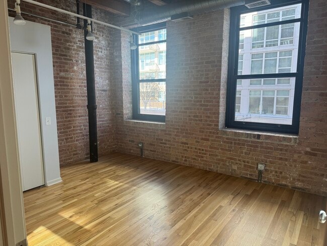 Building Photo - 14 N Peoria St