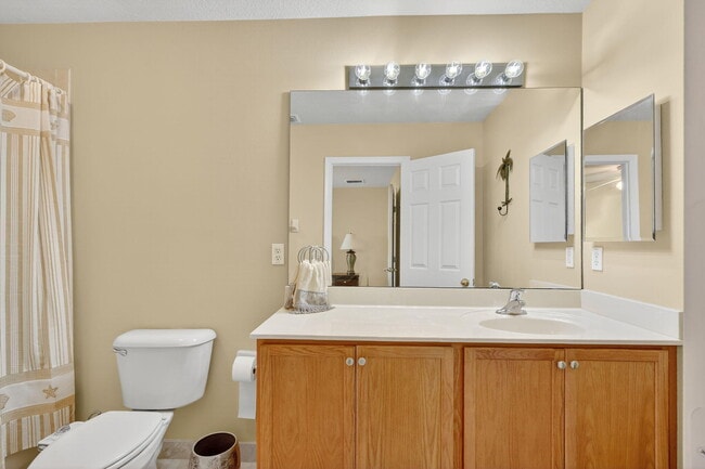 Building Photo - 2990 SE Lexington Lakes Dr