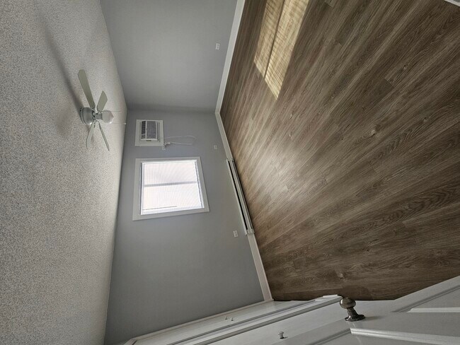 Building Photo - 212 Madison St