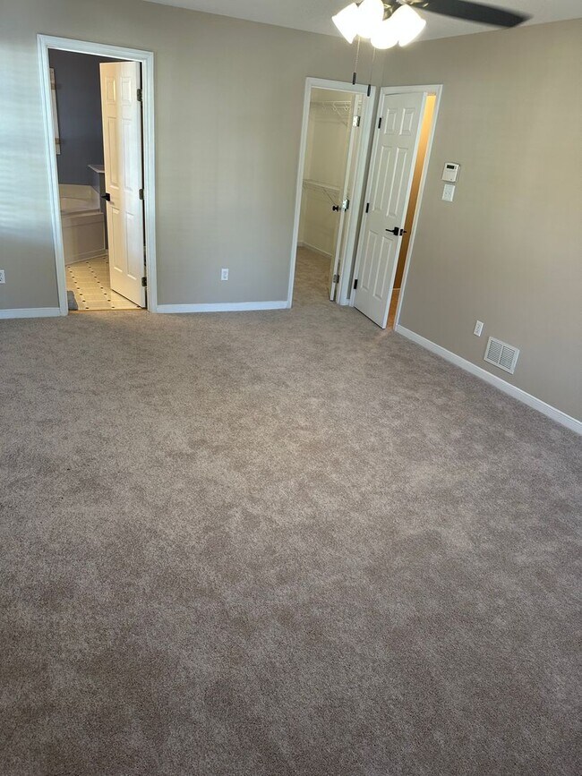 Building Photo - 3000 Sandy Bluff Pl