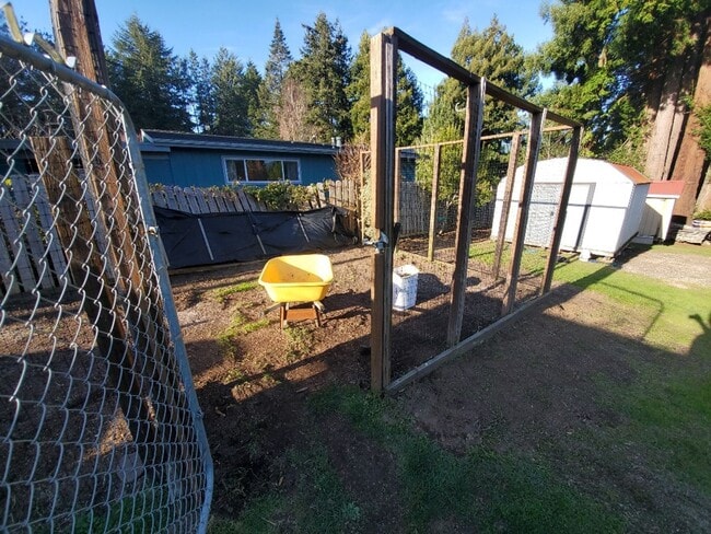 Building Photo - Spacious 1 bedroom with deck, wooded view & garden area. Most utilities included.