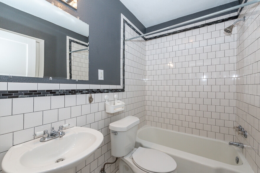 Building Photo - 2605 Orton Dr