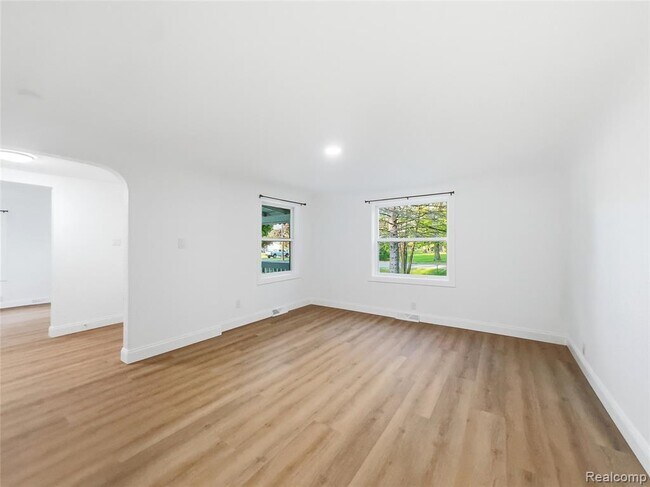 Building Photo - 2124 Bernice Ave