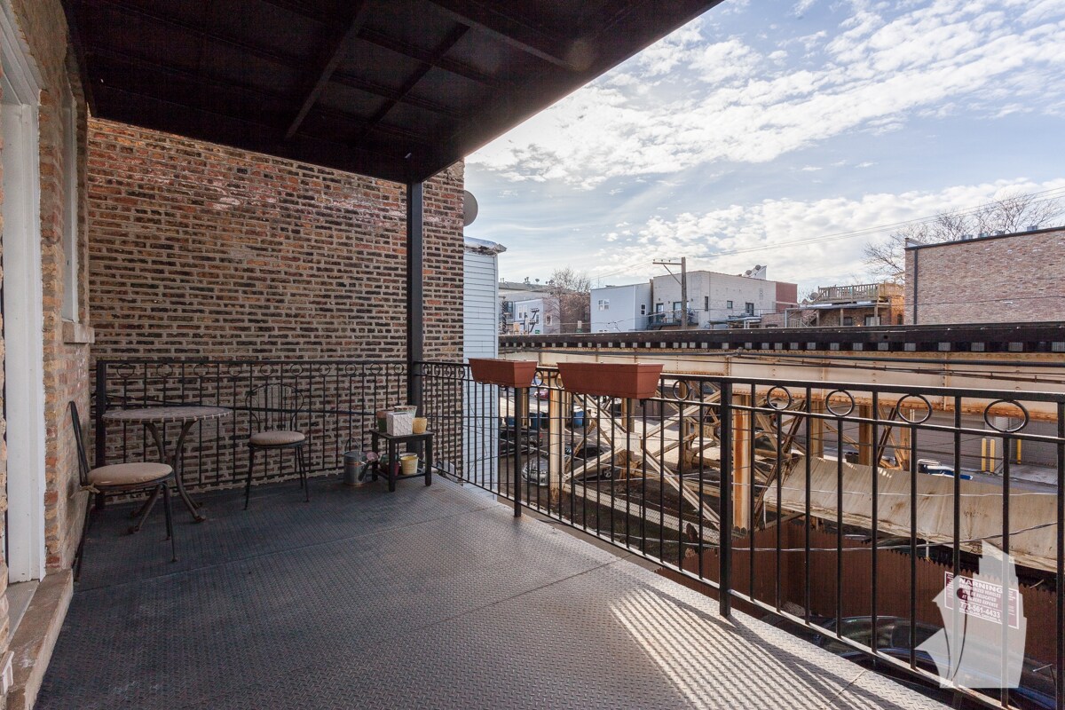 Building Photo - 3750 N Wilton Ave