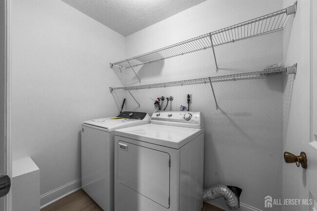 Building Photo - 34 Sassafras Ct